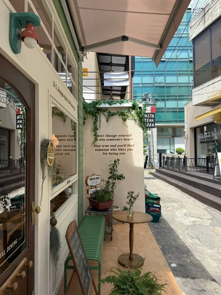 브라스웨이 서면전포점 외관 입구