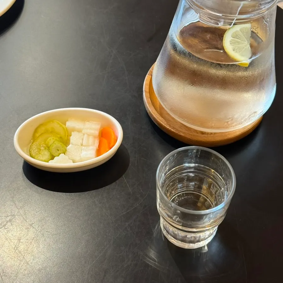 매장 설명과 이용 안내가 적힌 편지