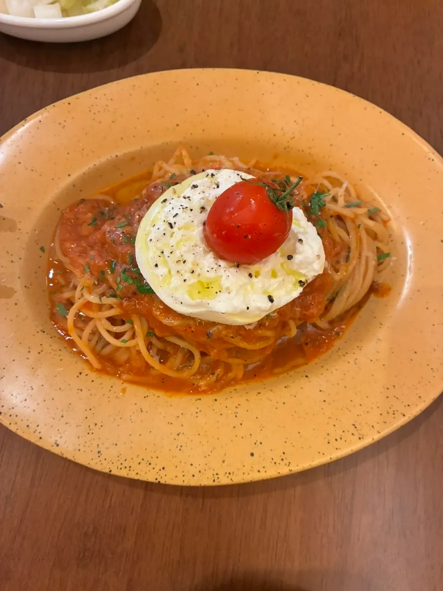 부라타 토마토 파스타와 부채살 스테이크 한 상