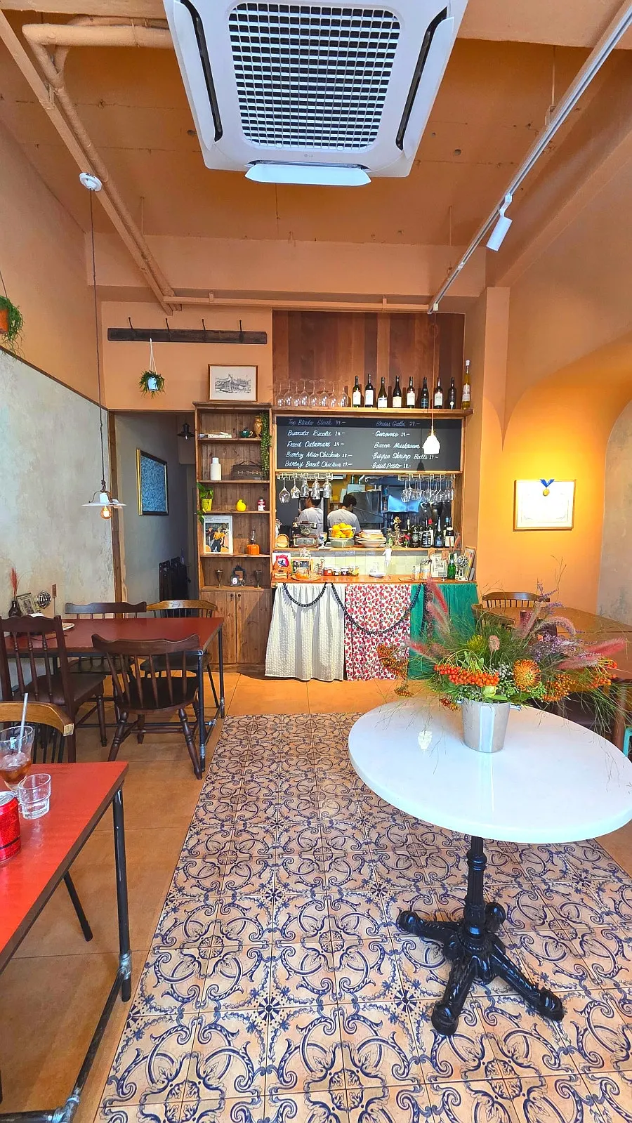 Seating at Brassway, Seomyeon Jeonpo, with five tables total