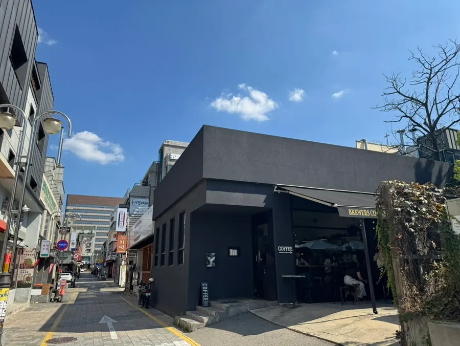 먹거리9길 브루어스커피 입구 전경