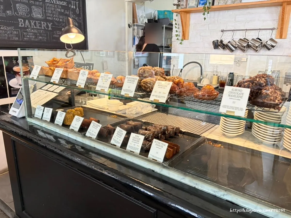 Exterior of Brewers Coffee café in Sinbu-dong, Cheonan