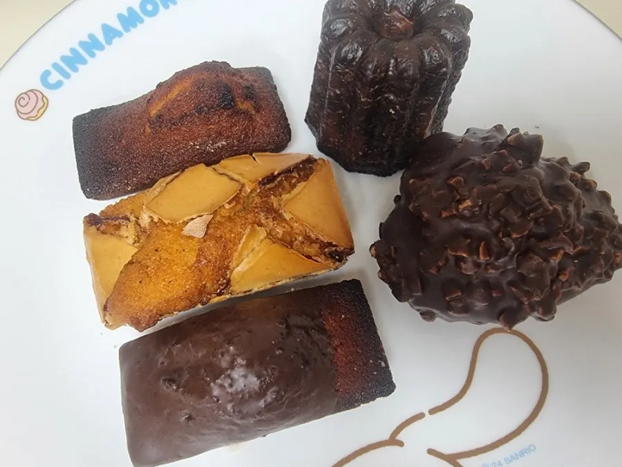 Close-up of the five baked treats