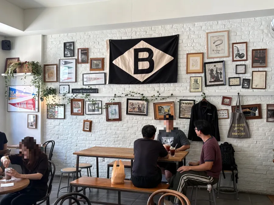 Exterior of Brewers Coffee Cheonan Sinbu Branch with its overseas-café concept