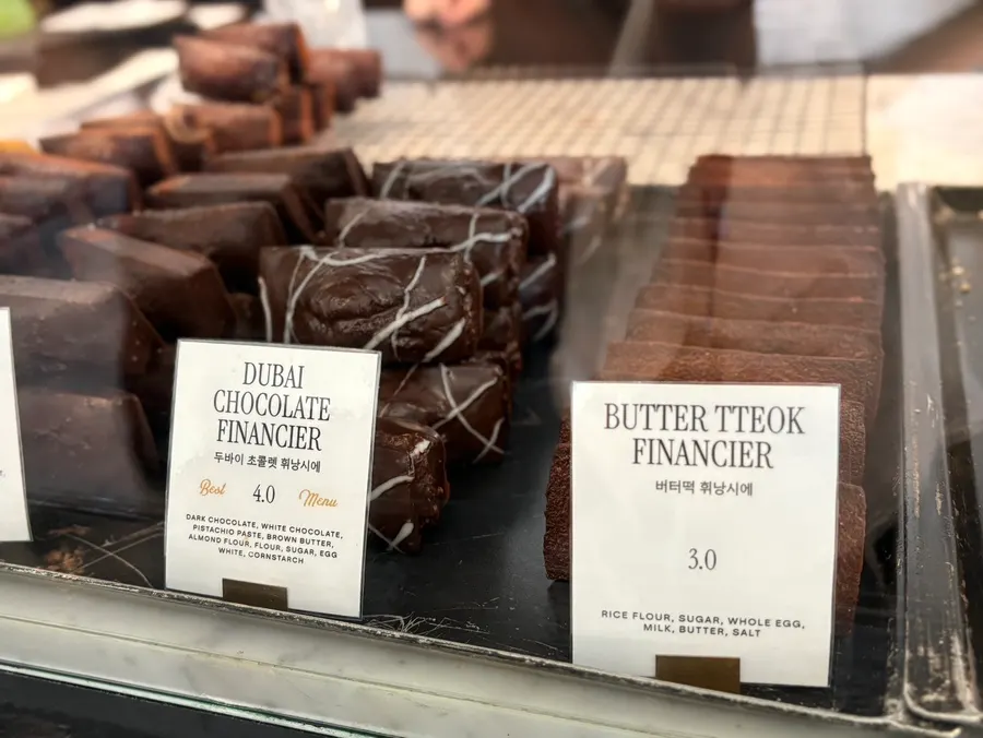 Showcase with the salted caramel financier