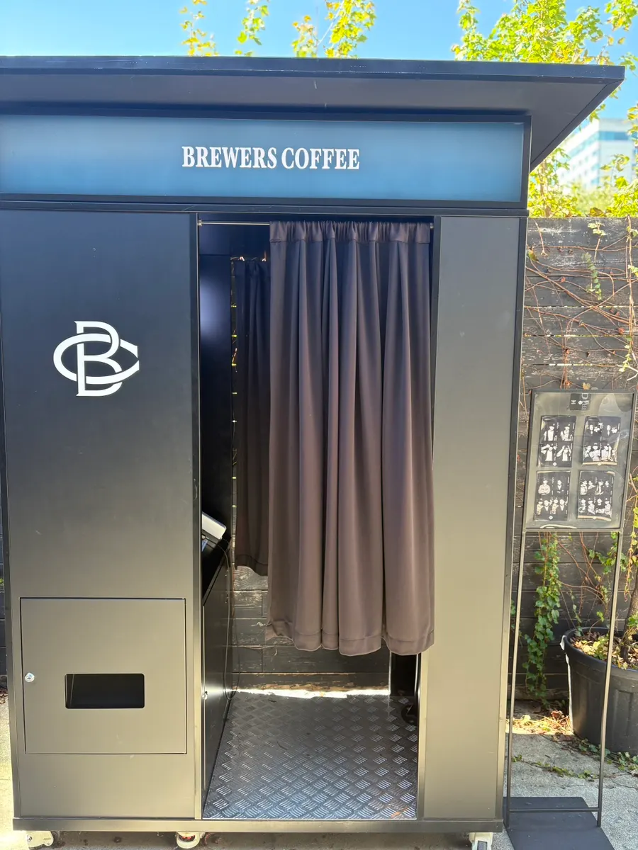 Outdoor waiting area at the café