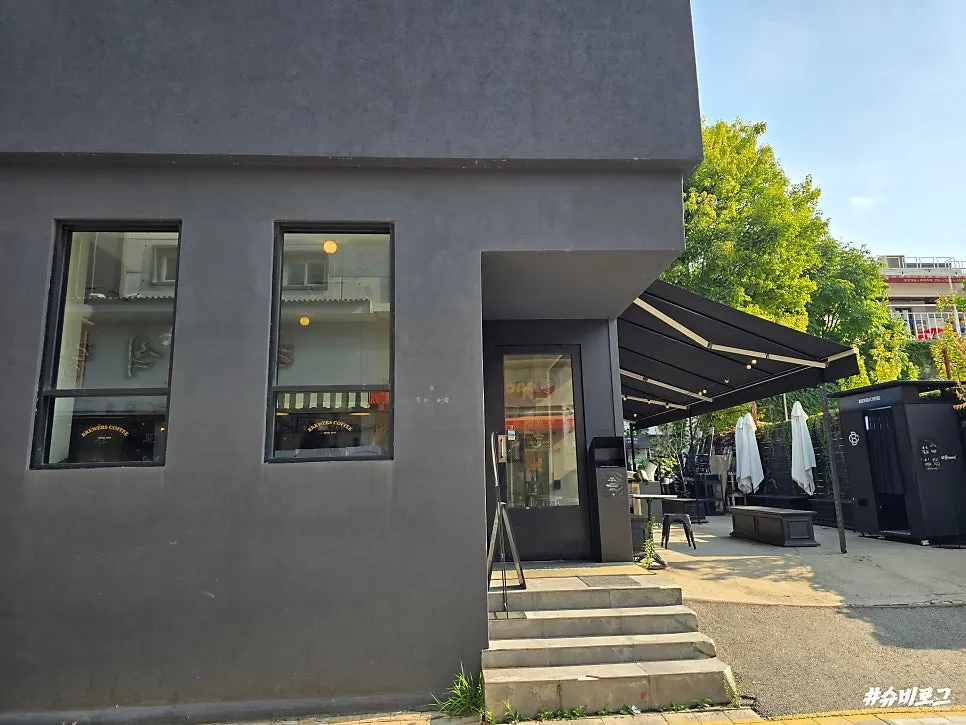 Exterior of Brewers Coffee Cheonan Sinbu Branch in Sinbu-dong, Cheonan