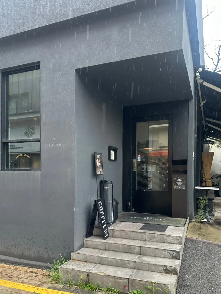 Exterior of Brewers Coffee in Sinbu-dong, Cheonan