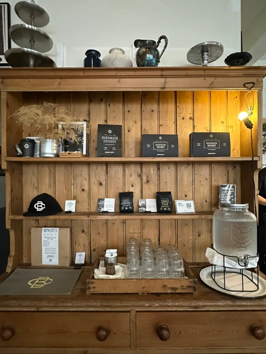 Vintage lighting and wall décor at Brewers Coffee
