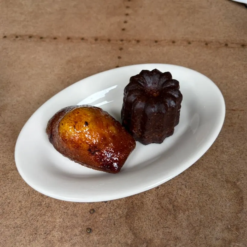 Close-up of the vanilla canelé