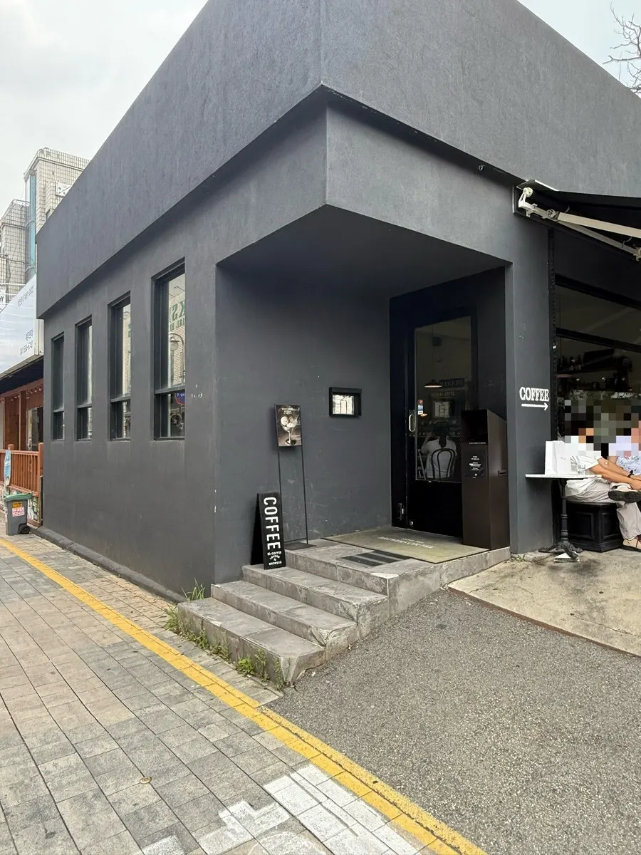 Exterior of Brewers Coffee Cheonan Sinbu Branch in Sinbu-dong, Cheonan