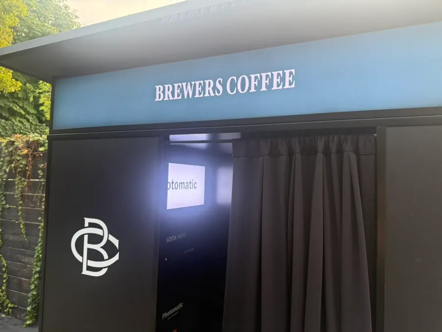 Life-four-cut photo booth inside the café