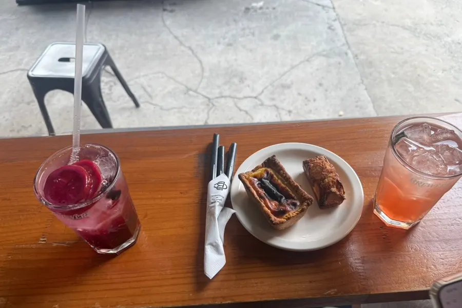 Banana flan, financier and two drinks