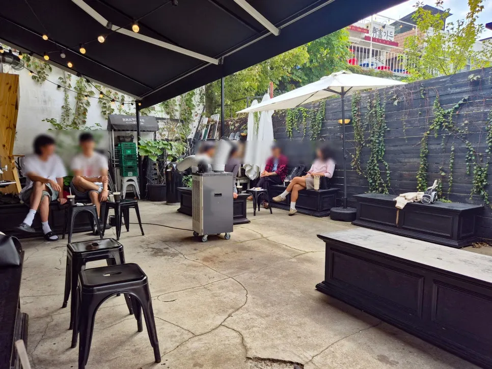 Brewers Coffee interior seating full of customers