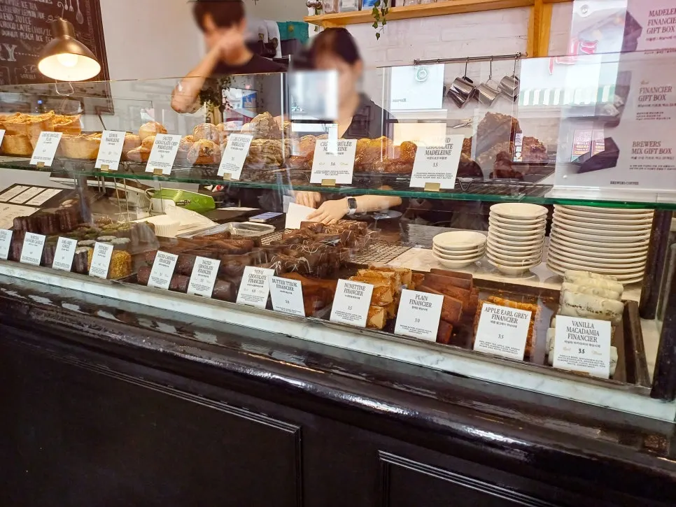 Iced tea prepared for waiting customers