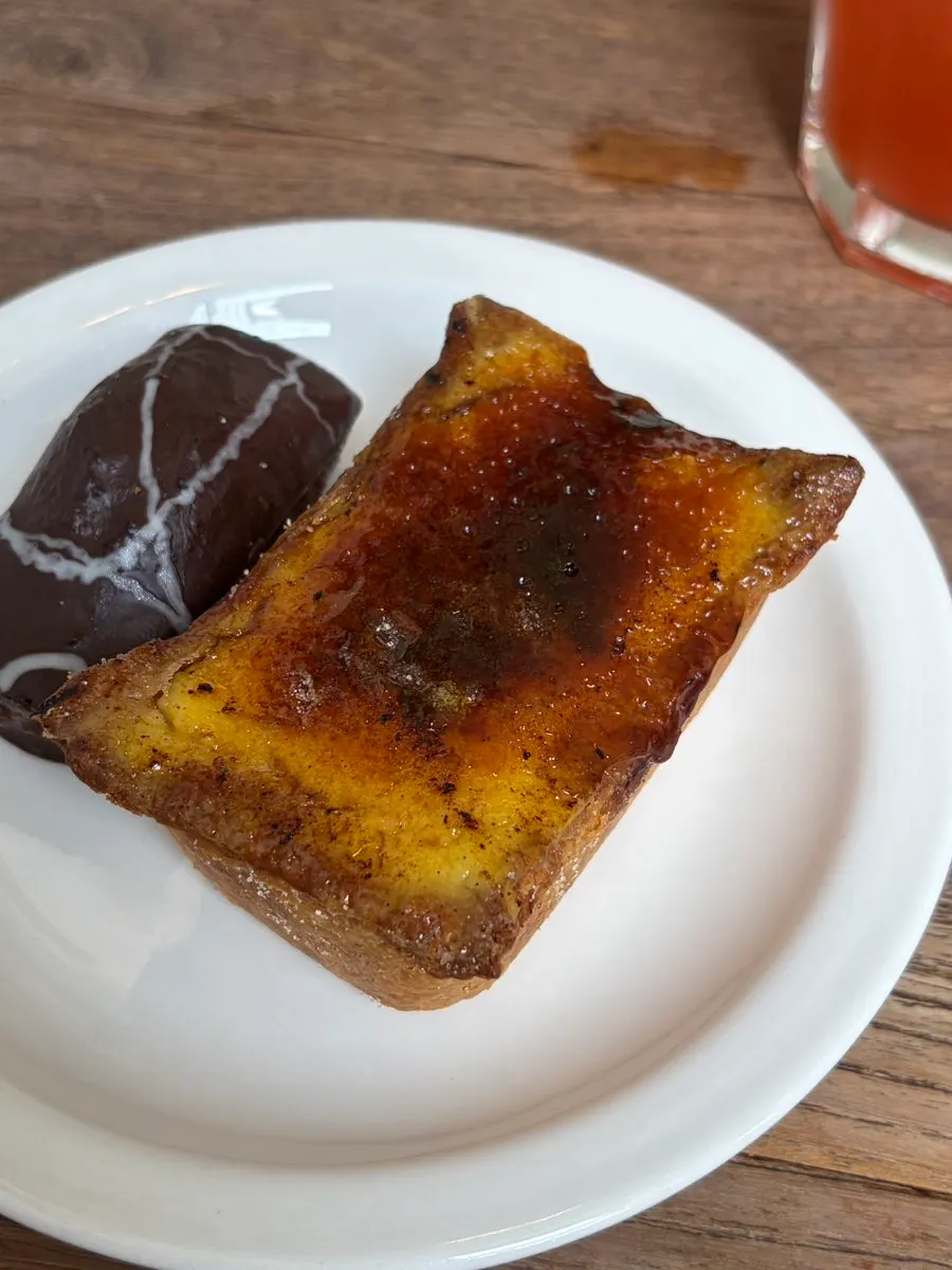 Cream brûlée flan, about twice the size of the financier