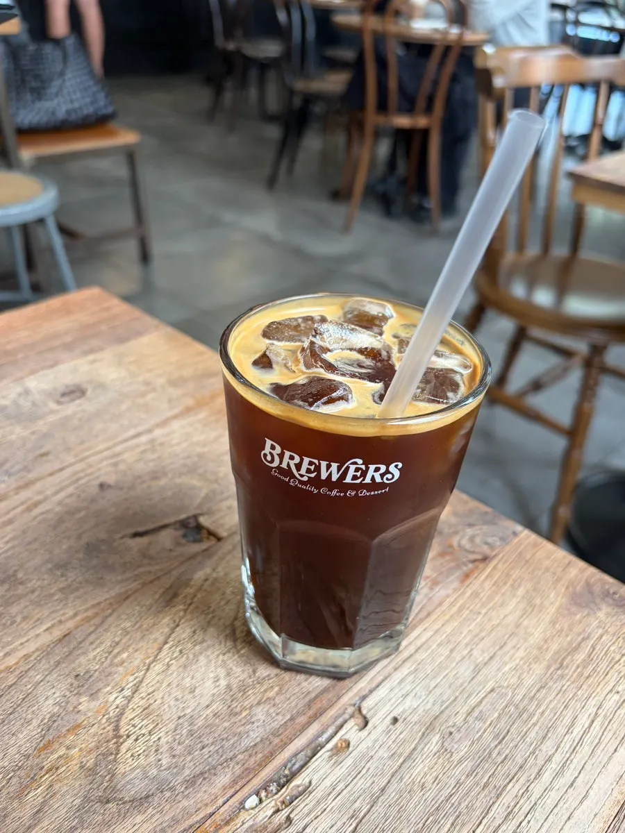 Flat peach iced tea and iced americano