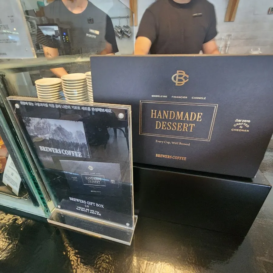 Dessert takeout box packaging