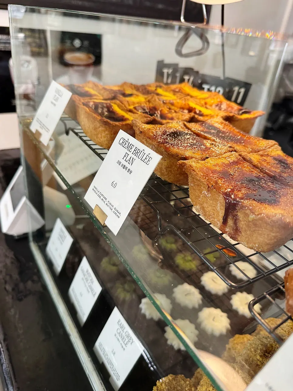 A hefty, large-sized crème brûlée flan