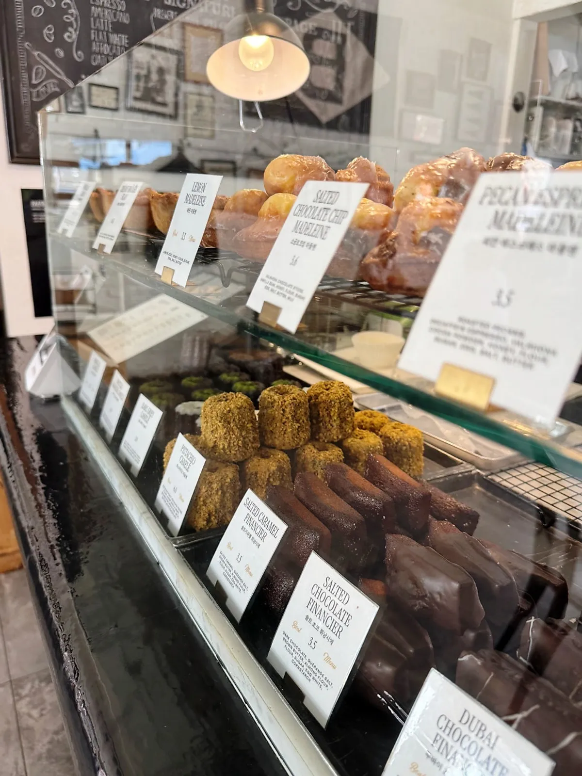Order counter and dessert showcase