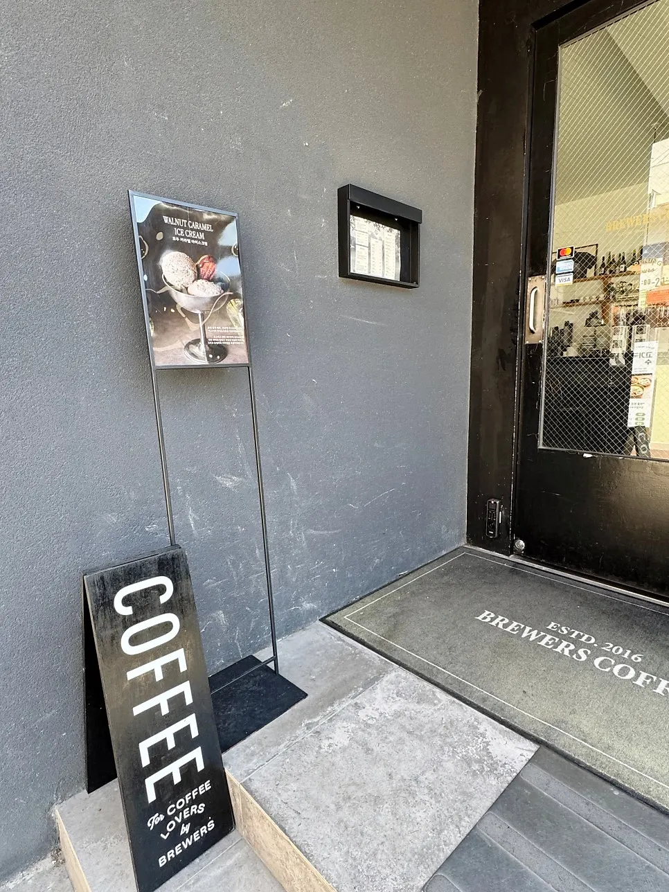 Full view of Brewers Coffee Cheonan Sinbu Branch