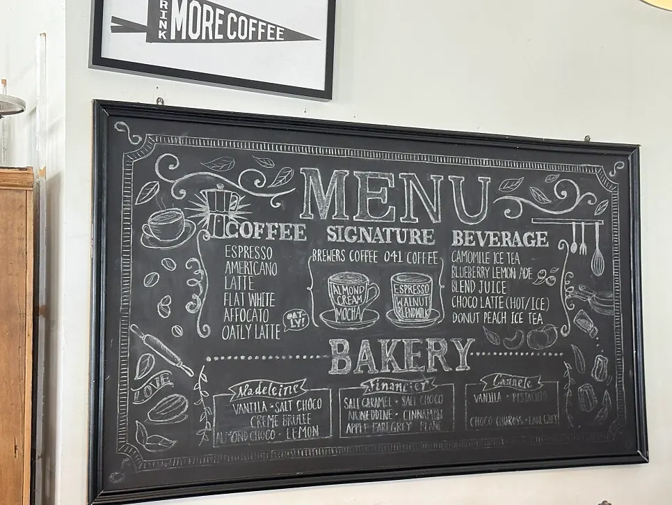 Interior view of Brewers Coffee Cheonan Sinbu Branch