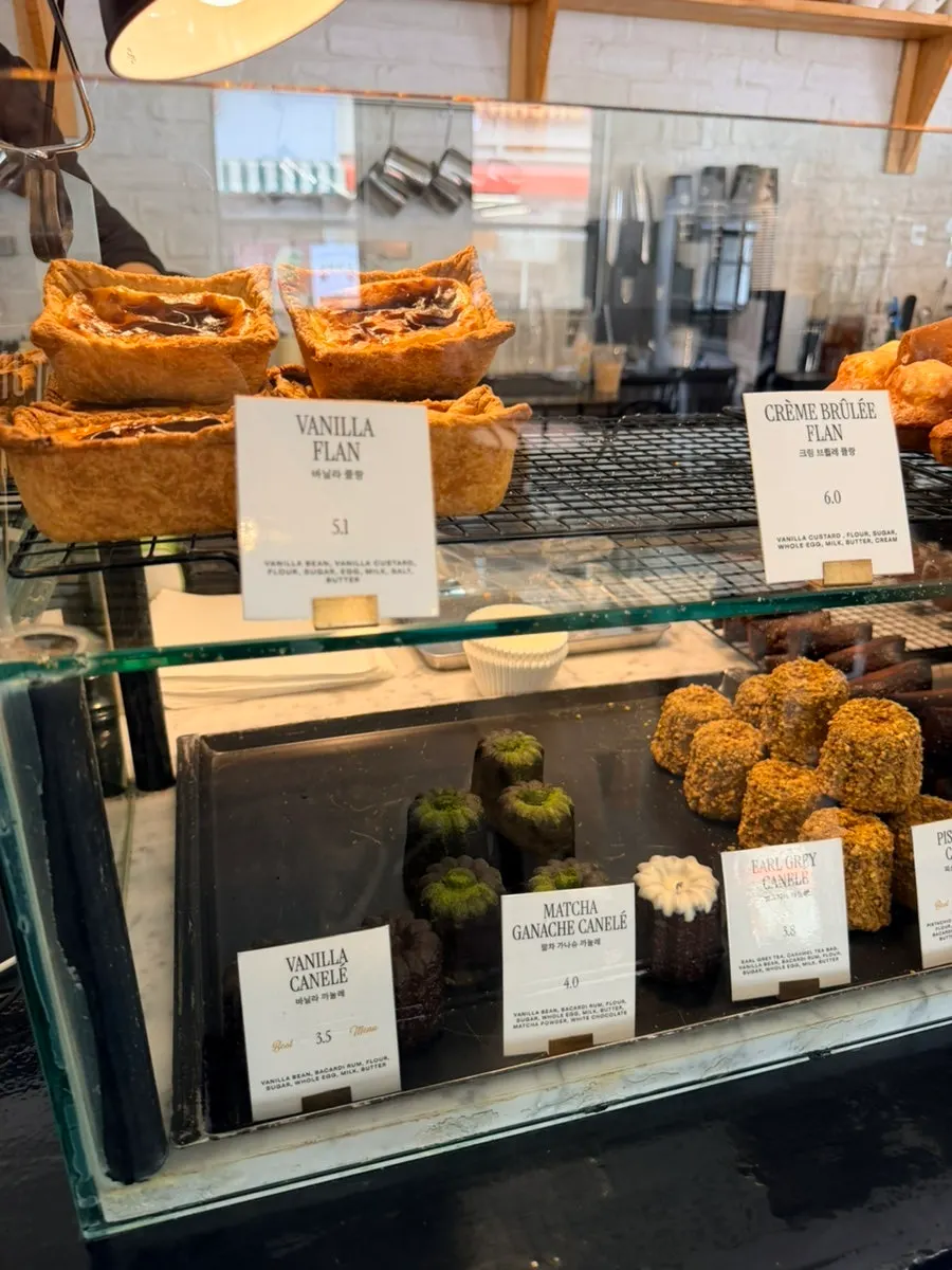 Dessert display case at Brewers Coffee Cheonan Sinbu Branch