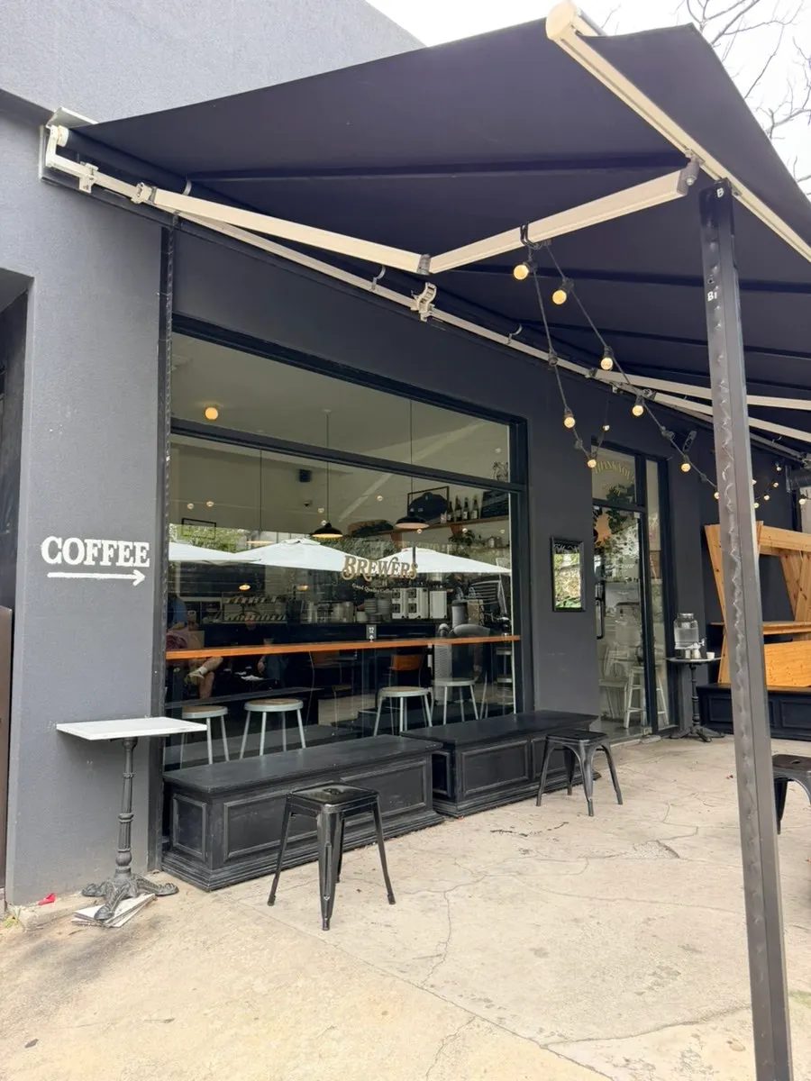 Outdoor tables at Brewers Coffee Cheonan Sinbu Branch