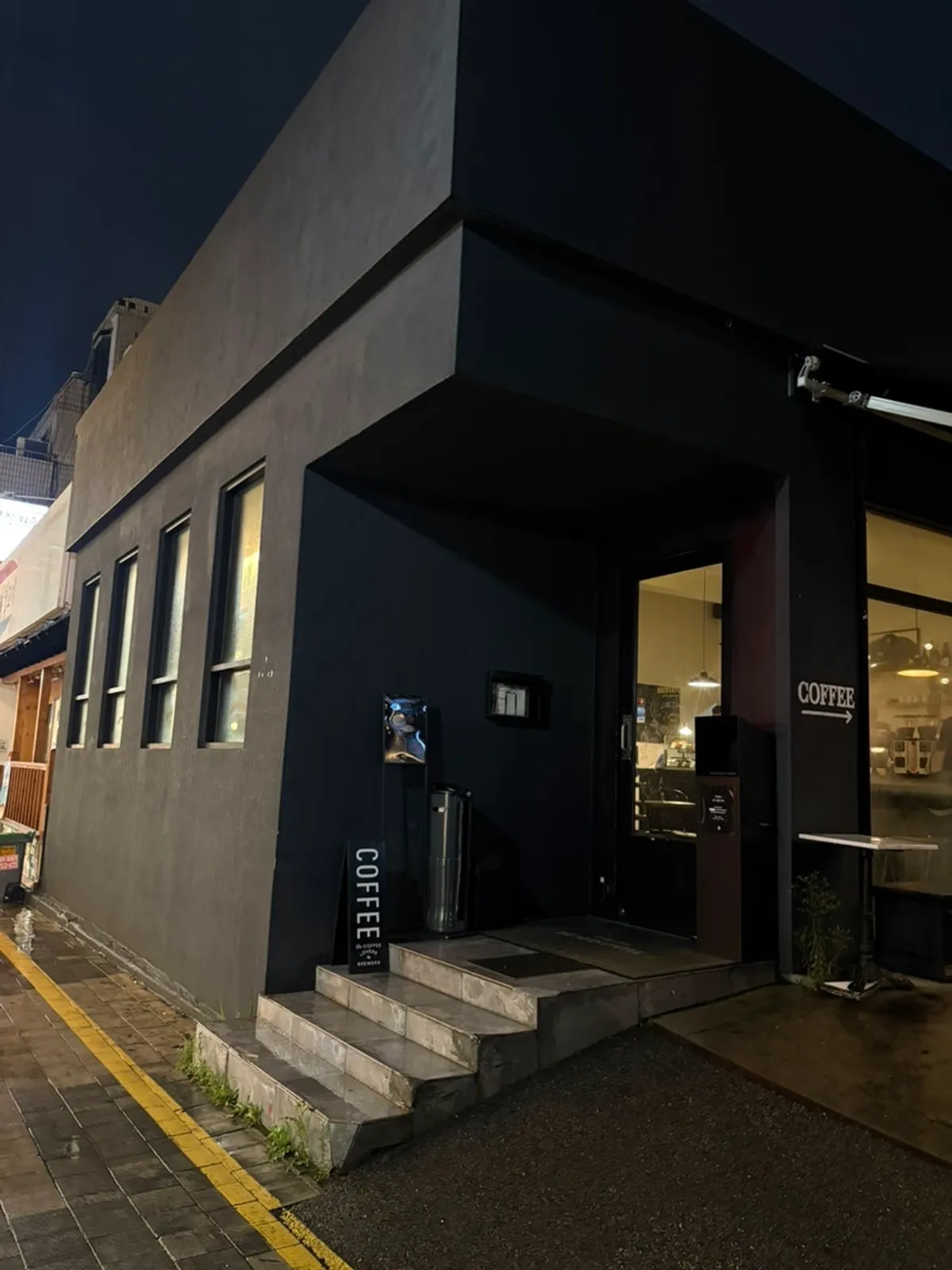 Storefront of Brewers Coffee Cheonan Sinbu Branch