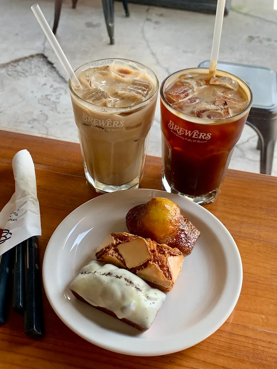 Drinks and baked treat plate served at the table