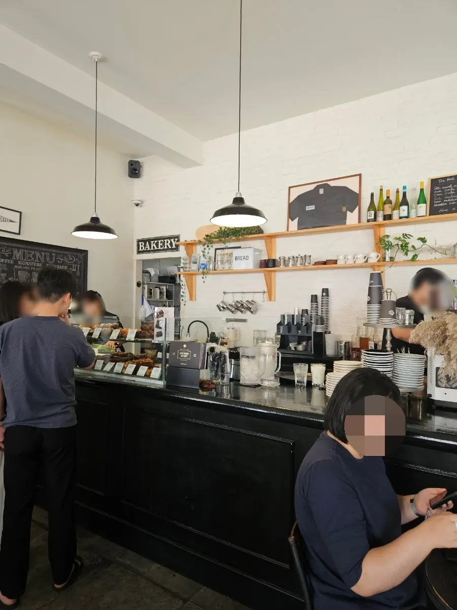 브루어스커피 천안신부점 좌석 풍경