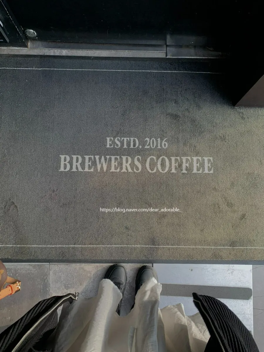Antique furniture and lighting at Brewers Coffee Sinbu Branch