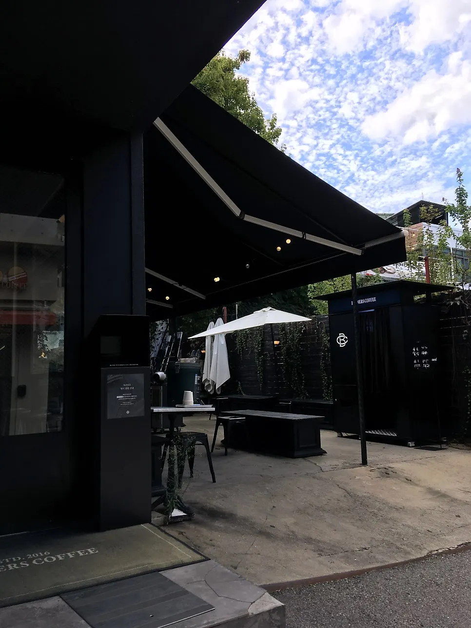 Exterior of Brewers Coffee Cheonan Sinbu Branch