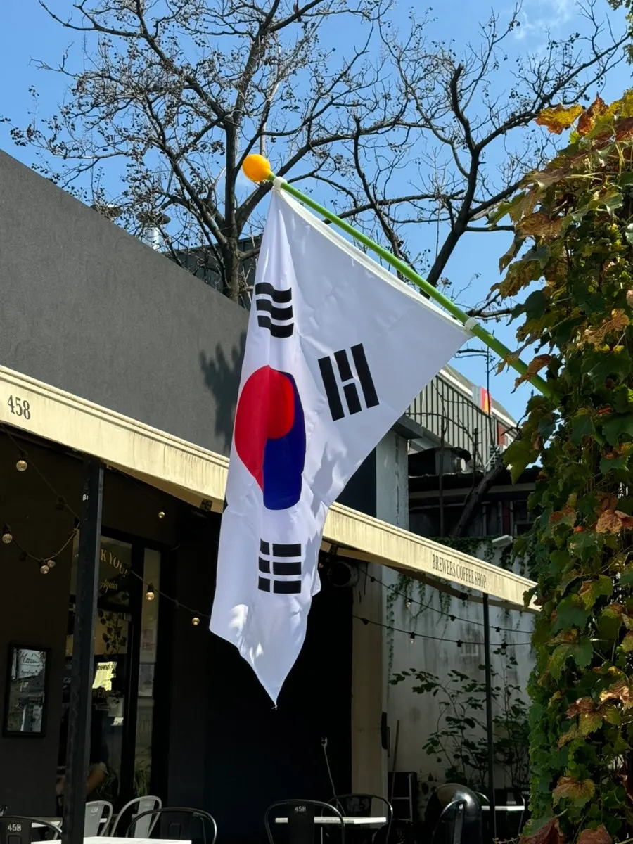 All-black exterior of Brewers Coffee Cheonan Sinbu Branch
