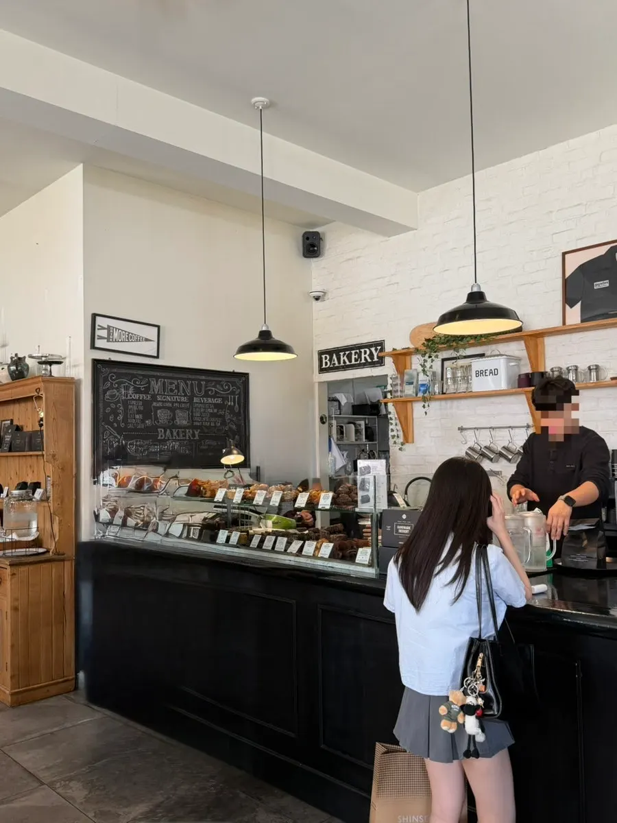 Interior decor and lighting of the café