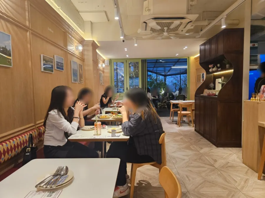 Exterior of Brivit Gangnam with its pink roof interior