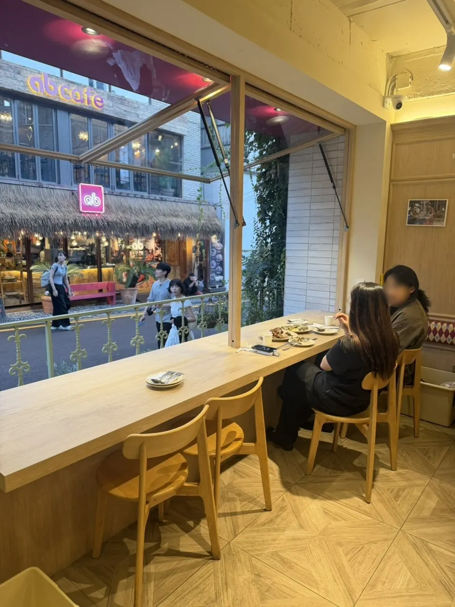 Window-facing seats with generous table spacing