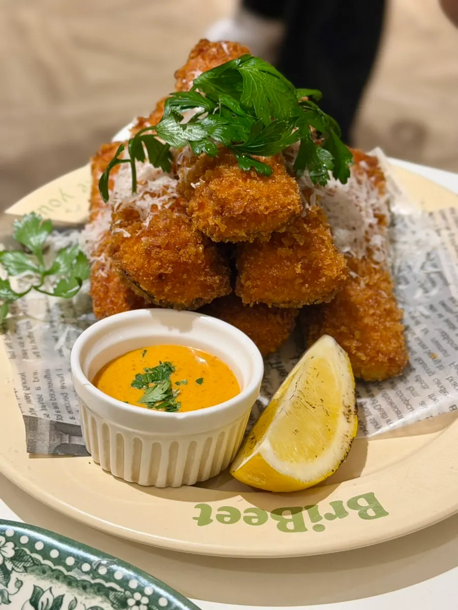 Plate of fried eggplant that stayed crispy until the end