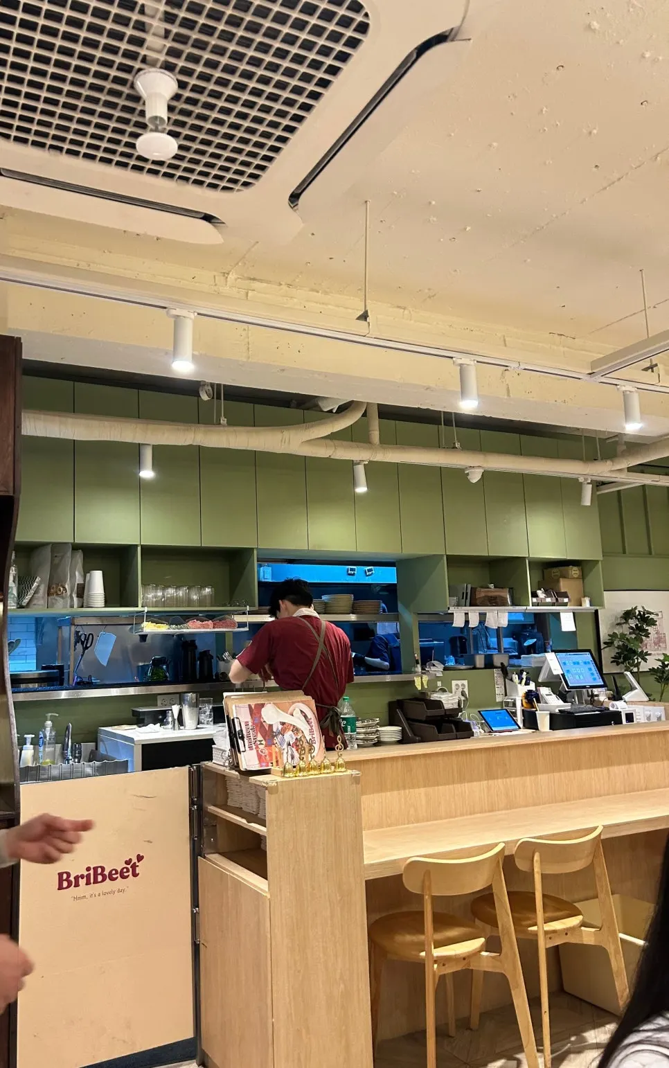 은은한 조명의 브리비트 강남역 실내 전경