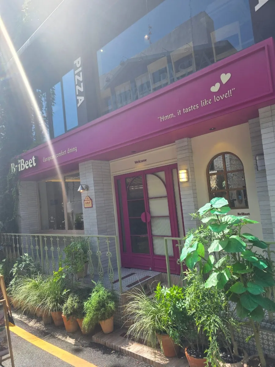 강남대로102길 브리비트 강남역점 외관