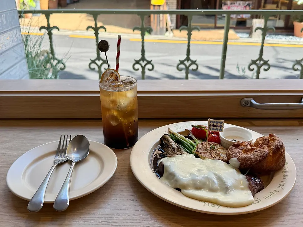 Steak and highball at the window seat