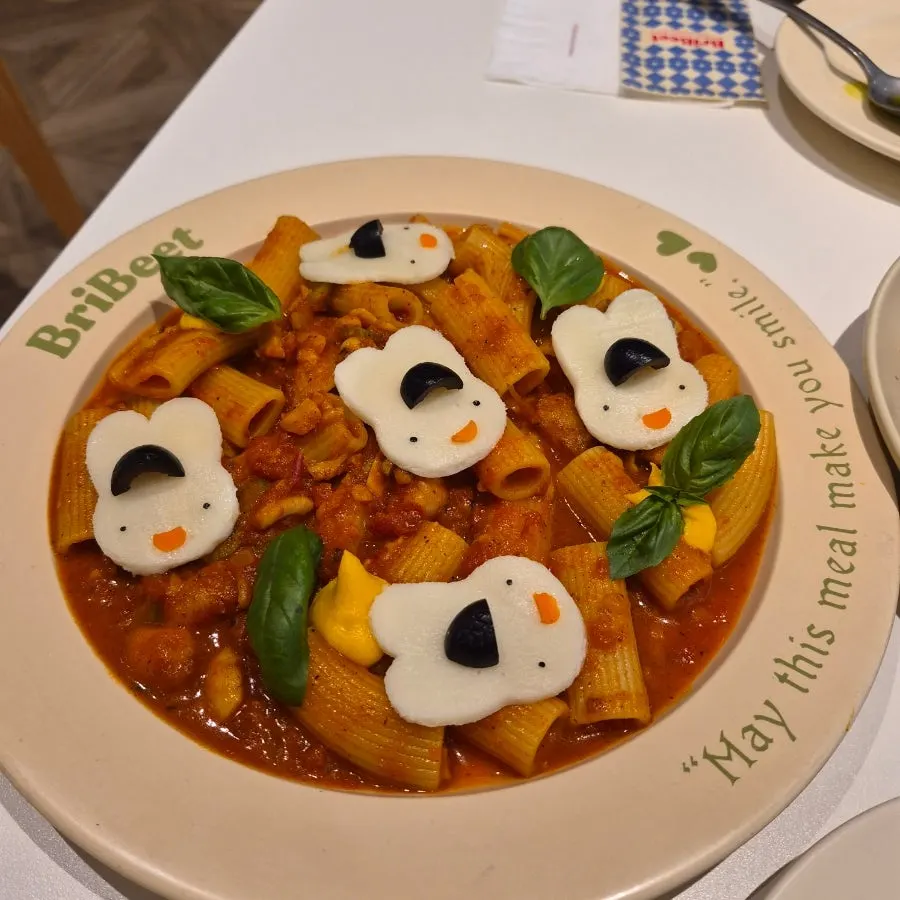Hop-hop rabbit pasta topped with mozzarella cheese rabbits