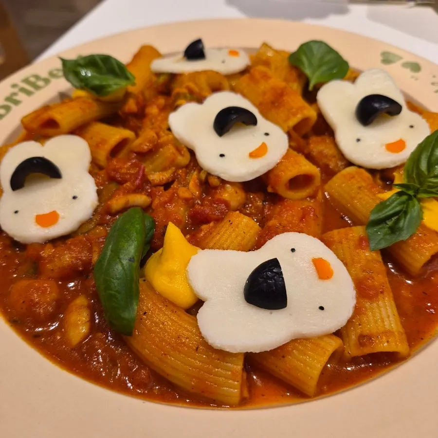 Spicy tomato sauce rigatoni with seafood