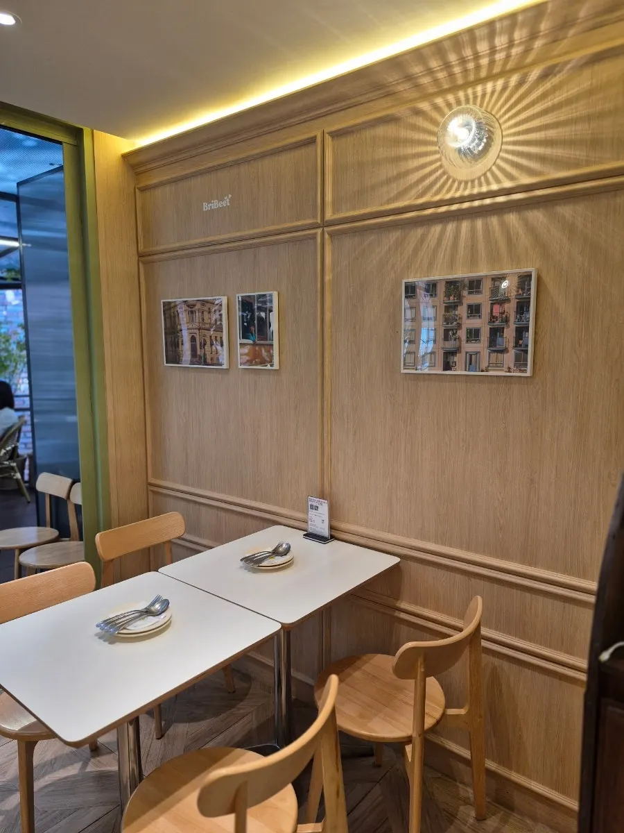 Group table at Brivit Gangnam seating several people