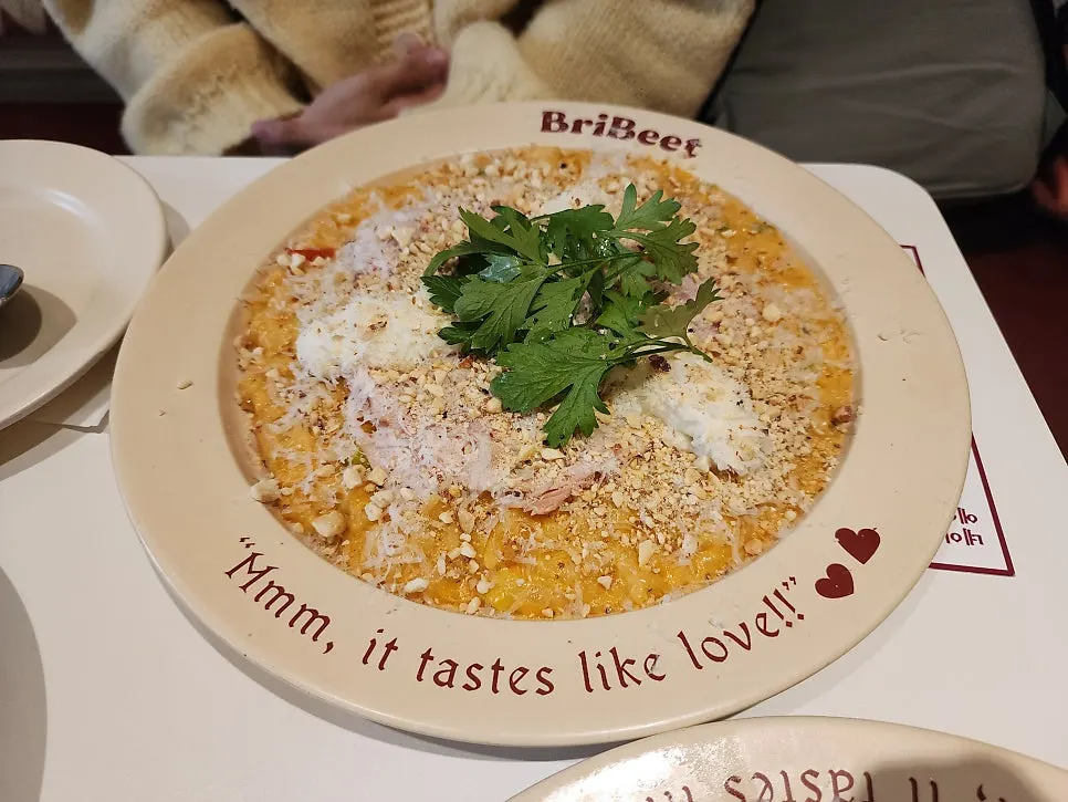 브리비트 강남역 좌석과 인테리어