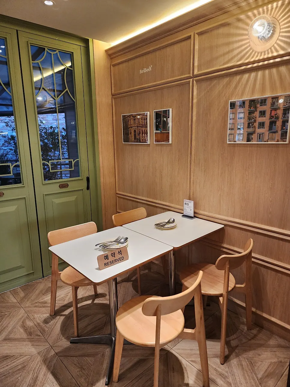 브리비트 강남역 입구 쪽 모습