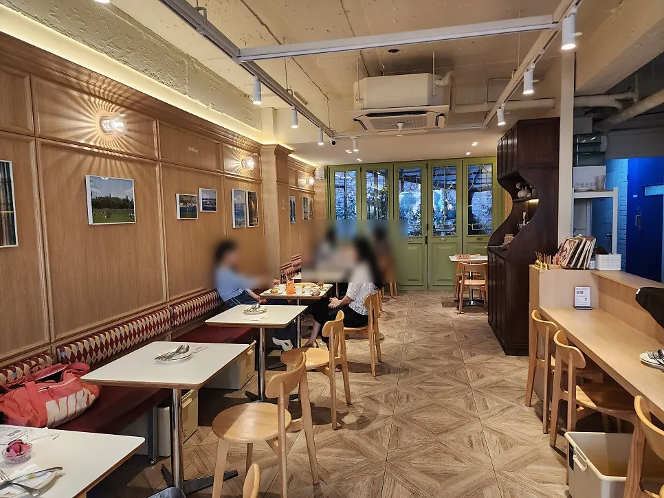 브리비트 강남역 실내 식물 인테리어