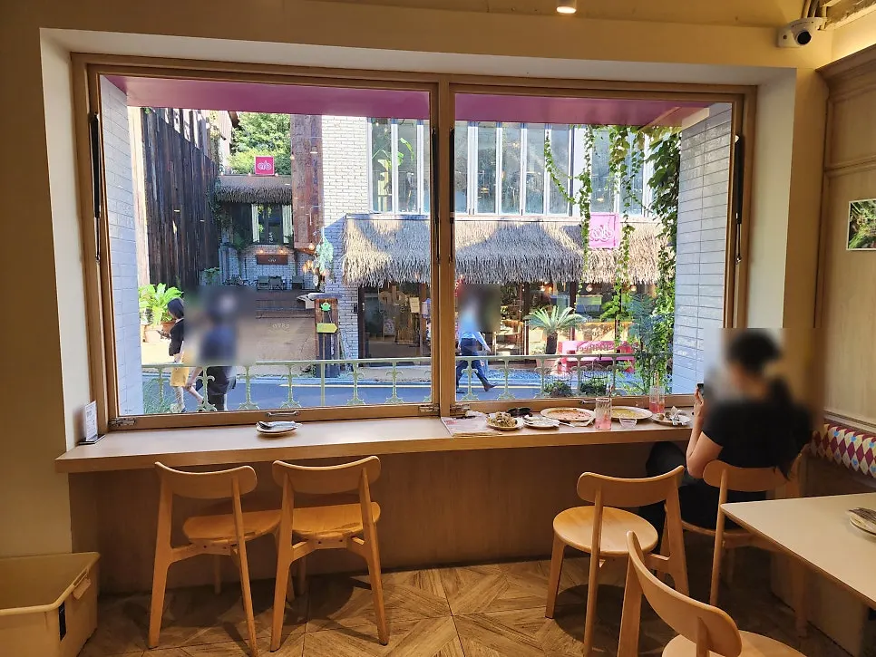 브리비트 강남역 테라스 좌석