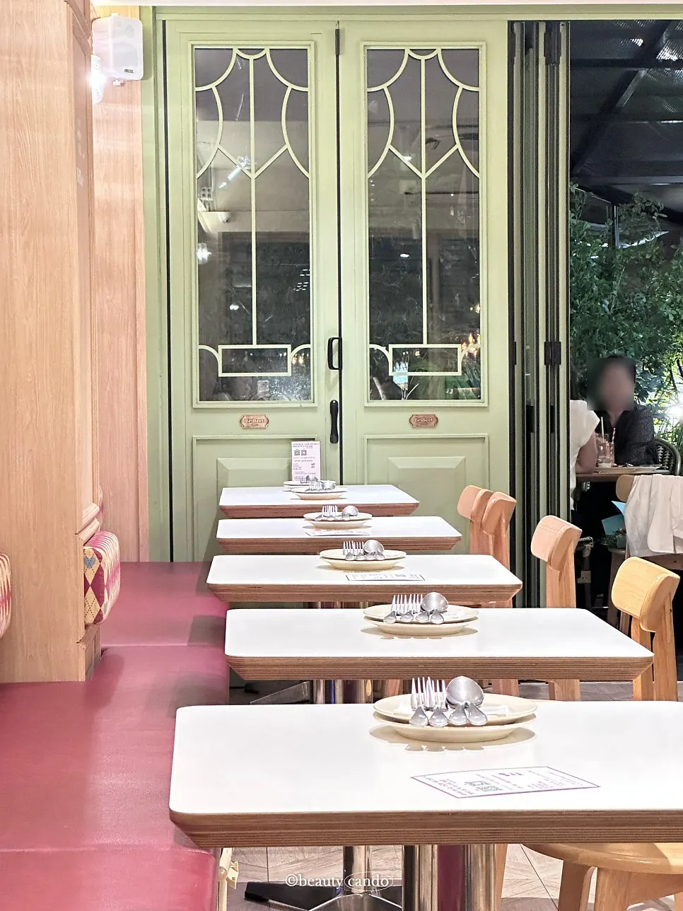 Table at Brivit Gangnam Station styled with cute props