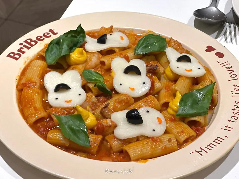Close-up of the tomato sauce and mozzarella rabbit decoration